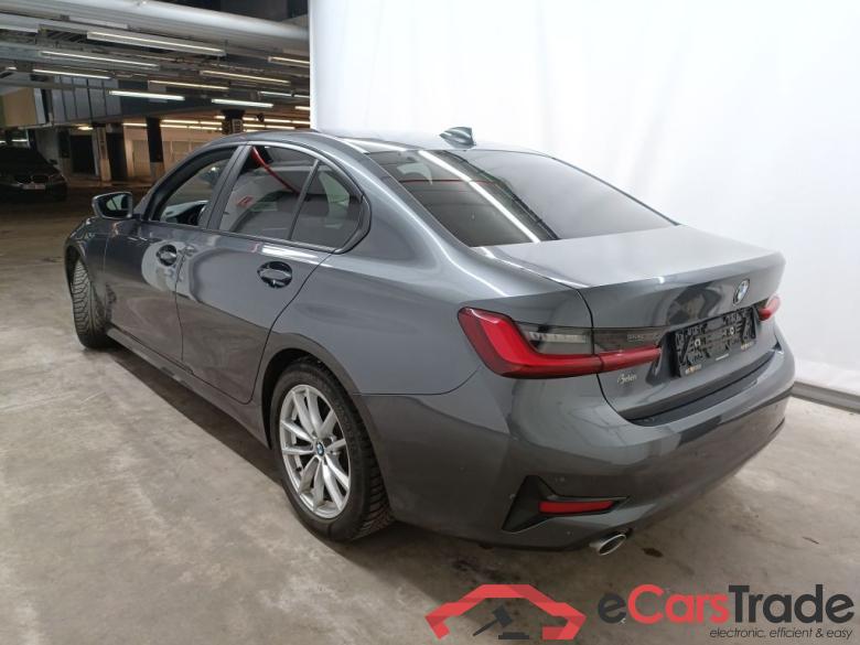 BMW 3 Reeks Berline 318dA (100 kW) 4d #3