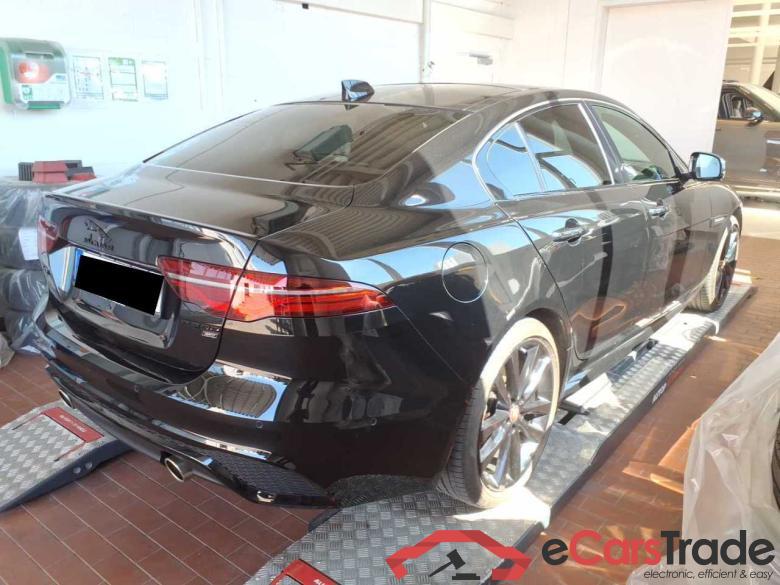 Jaguar R-Dynamic Black AWD XE #3