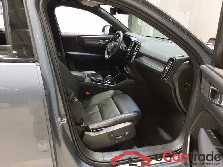 Volvo XC40 (2017->) DE - SUV5 B4 2WD EU6d, R-Design (EURO 6d), 2020 - 2022 #2