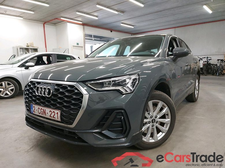 AUDI - AUD Q3 SB 45 TFSI e 245PK S-Tronic Pack Platinum With Heated Seats & Adaptive Cruise & LED & Rear Camera  * HYBRID *