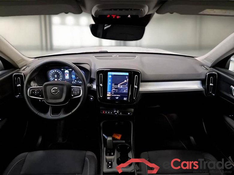 VOLVO XC40 / 2017 / 5P / SUV T4 PLUG-IN HYBRID AUTO RECH INSCRIP EXPR #3