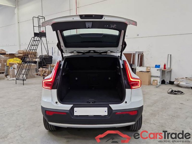 VOLVO XC40 / 2017 / 5P / SUV T4 PLUG-IN HYBRID AUTO RECH INSCRIP EXPR #5