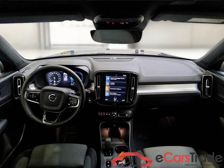 VOLVO XC40 / 2021 / 5P / SUV T4 RECHARGE PLUG-IN AUTO CORE #3