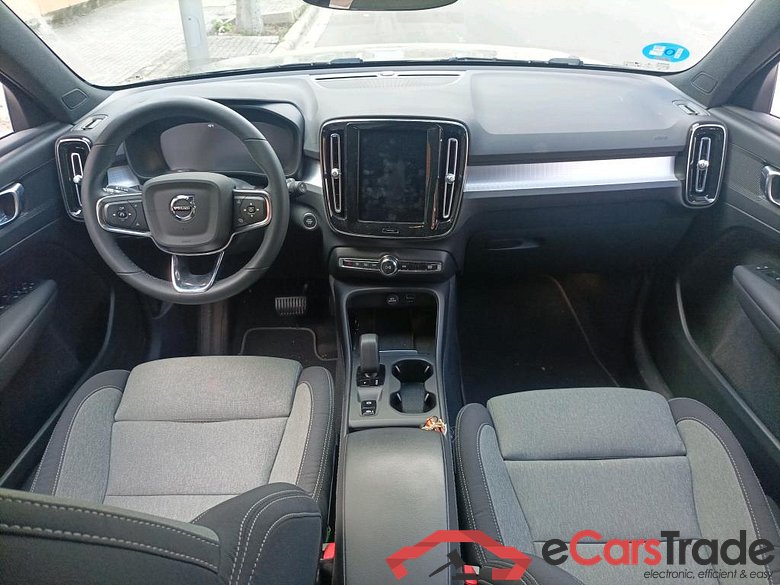 VOLVO XC40 / 2021 / 5P / todoterreno 1.5 T4 Recharge PHEV Core Auto #3