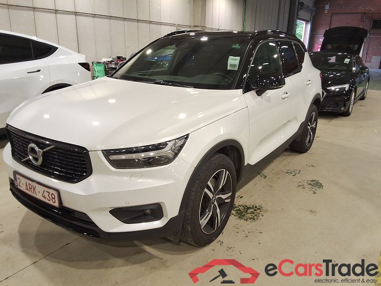 VOLVO XC40 1.5 T2 R-DESIGN
