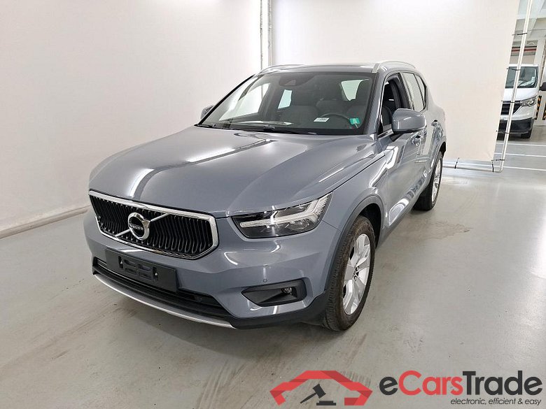 VOLVO XC40 1.5 T2 MOMENTUM PRO