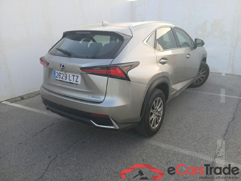 LEXUS NX / 2017 / 5P / todoterreno 2.5 300h Business 2WD #2