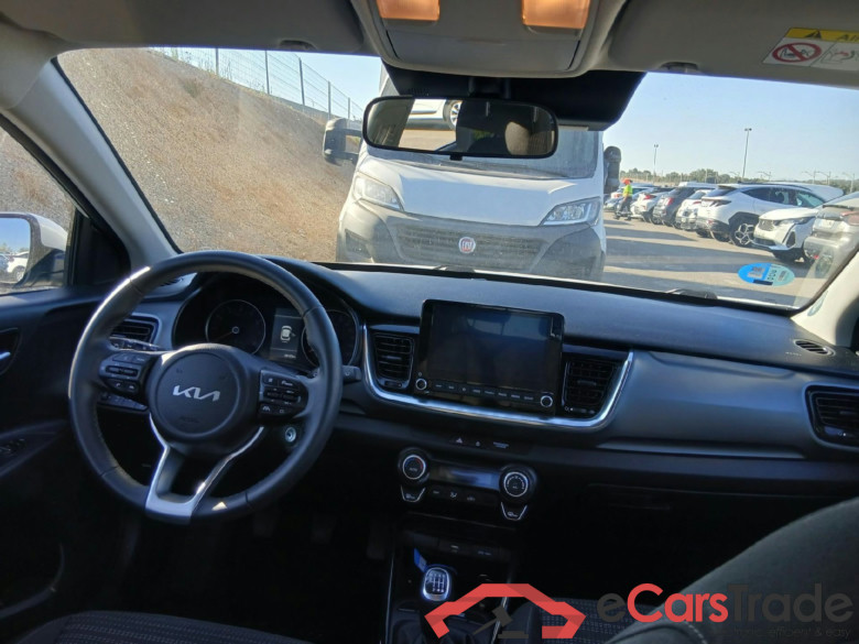 KIA Stonic / 2017 / 5P / todoterreno 1.0 T-GDi 88kW (120CV) MHEV iMT Drive #3