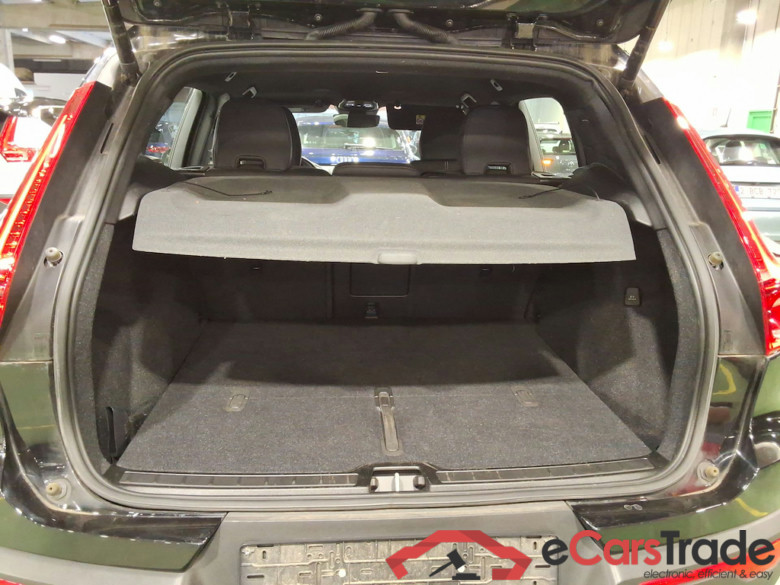 VOLVO XC40 2.0 B3 CORE DCT #3