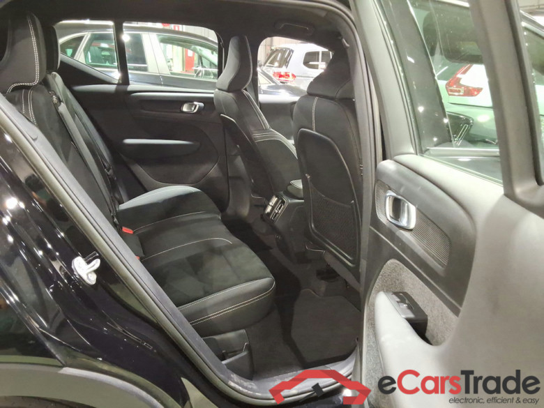 VOLVO XC40 2.0 B3 CORE DCT #5
