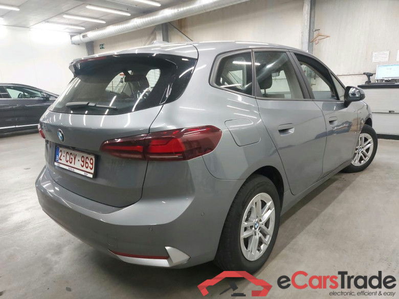 BMW - BMW 2 ACTIVE TOURER 218dA 136PK With Climatic & Navigation & Heated Seats & Driving Assistant Plus & Trailer Hook #2