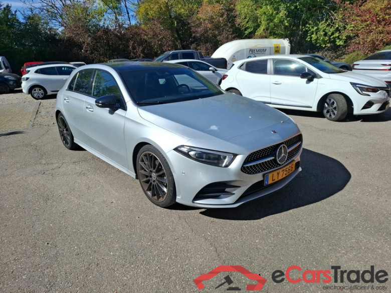 Mercedes A 200 AMG Night Pano LED-Multibeam Burmester Widescreen Ambient Navi Sport-Leather-Alcantara KeylessGo Camera Klima PDC ... #2